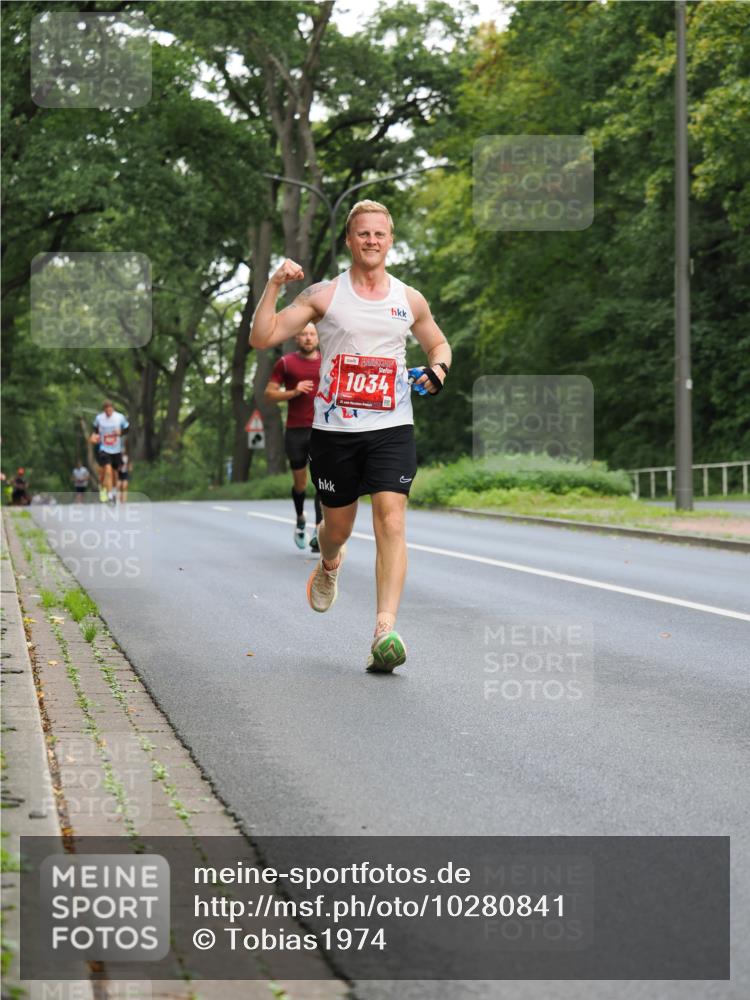 13.09.2026 - 21. swb-Marathon Bremen TobiasT http://msf.ph/oto/10280841 13.09.2026 11:39:03 Laufen 1034 meine-sportfotos.de