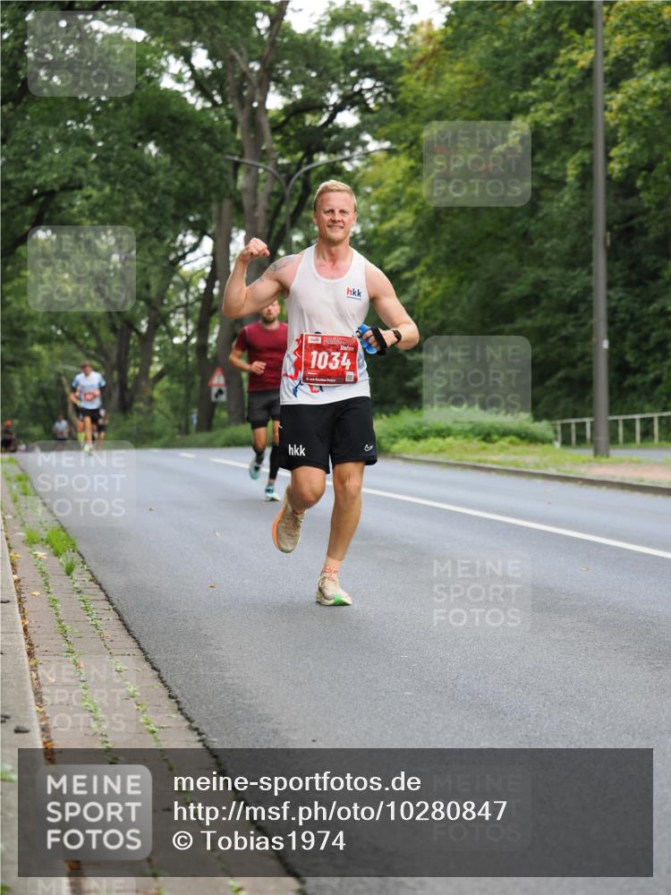 13.09.2026 - 21. swb-Marathon Bremen TobiasT http://msf.ph/oto/10280847 13.09.2026 11:39:03 Laufen 1034 meine-sportfotos.de
