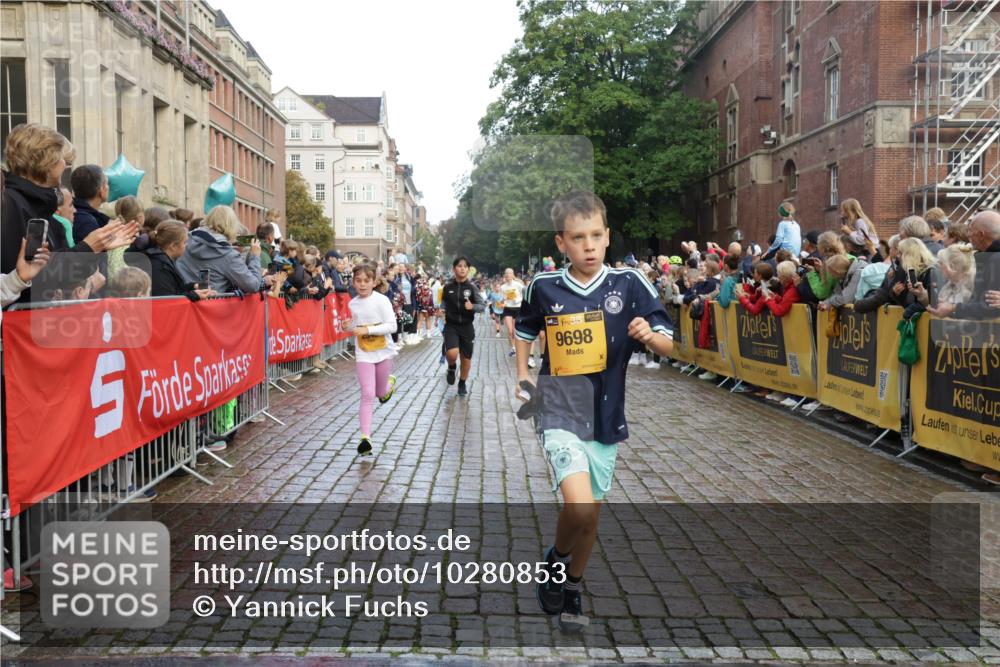 13.09.2026 - Kiel Lauf Yannick Fuchs http://msf.ph/oto/10280853 13.09.2026 08:54:19 Ziel 1218, 1463, 1540, 2610, 2742, 4059, 4494, 4618, 4717, 4731, 5041, 6030, 6134, 6214, 6618, 8545, 9291, 9447, 9714, 10920, 11468, 11672, 11840, 120, 193, 258, 262, 488, 1244, 1529, 1823, 2122, 2141, 2324, 2447, 2489, 3234, 4607, 4618, 4717, 4791, 4956, 5236, 5432, 5586, 5993, 6267, 6628, 6733, 7341, 7470, 7815, 8006, 8332, 9266, 9850, 9880, 10726, 10775, 10868, 11170, 12111, 12112, 12511, 12663, 12711, 12829, 241, 3211, 3896, 3936 meine-sportfotos.de