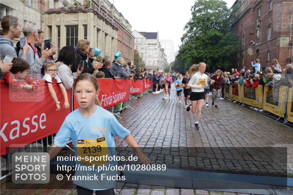 13.09.2026 - Kiel Lauf Yannick Fuchs http://msf.ph/oto/10280889 13.09.2026 08:54:23 Ziel 241, 1218, 1463, 2610, 2742, 3211, 3896, 4059, 4419, 4494, 4731, 5041, 5462, 6030, 6134, 6214, 6618, 6740, 6945, 7055, 8110, 8111, 8545, 9291, 9447, 9714, 10920, 10937, 11468, 11672, 11840, 120, 193, 258, 262, 488, 1244, 1529, 1540, 1823, 2122, 2141, 2324, 2489, 4607, 4618, 4717, 4791, 4956, 5236, 5432, 5586, 5993, 6134, 6267, 6628, 6733, 7341, 7470, 7815, 8006, 8332, 9266, 9291, 9850, 9880, 10726, 10775, 10868, 12111, 12112, 12663, 12711, 12829, 1701, 2139, 3936 meine-sportfotos.de