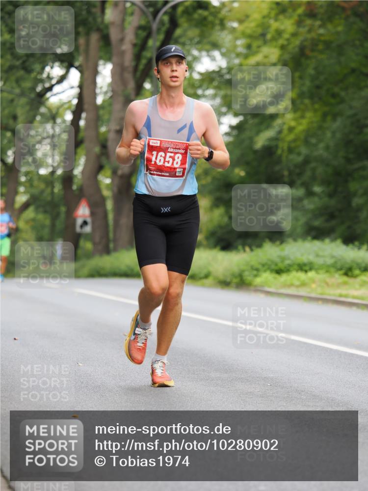 13.09.2026 - 21. swb-Marathon Bremen TobiasT http://msf.ph/oto/10280902 13.09.2026 11:39:34 Laufen 1658 meine-sportfotos.de