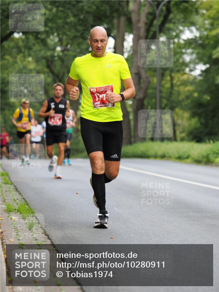 13.09.2026 - 21. swb-Marathon Bremen TobiasT http://msf.ph/oto/10280911 13.09.2026 11:39:38 Laufen  meine-sportfotos.de