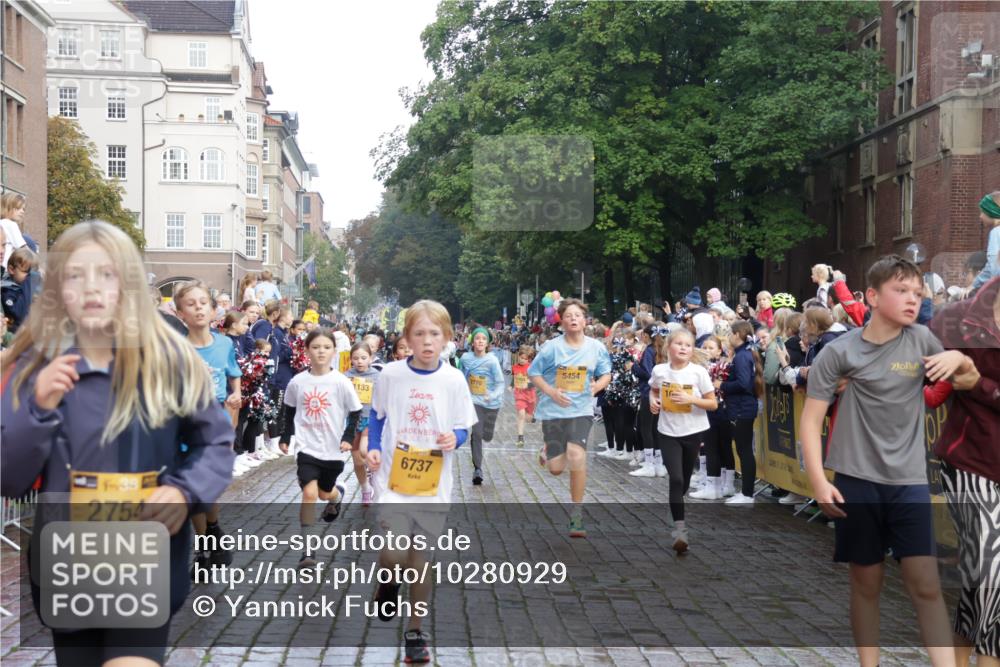 13.09.2026 - Kiel Lauf Yannick Fuchs http://msf.ph/oto/10280929 13.09.2026 08:54:27 Ziel 241, 1218, 2742, 3211, 3896, 3936, 4419, 4494, 4731, 5041, 5462, 5693, 6030, 6214, 6618, 6740, 6945, 7055, 8110, 8111, 8545, 9447, 9714, 10920, 10937, 11656, 120, 193, 258, 262, 488, 1244, 1463, 1529, 1540, 1823, 2122, 2141, 2324, 2489, 2610, 4059, 4618, 4717, 4791, 4956, 5236, 5432, 5586, 5993, 6134, 6733, 7341, 7470, 7815, 8006, 8332, 9291, 9850, 9880, 10726, 10775, 10868, 10920, 11468, 11672, 11840, 12111, 12112, 12663, 12711, 12829, 159, 1701, 2139, 2770, 4227 meine-sportfotos.de