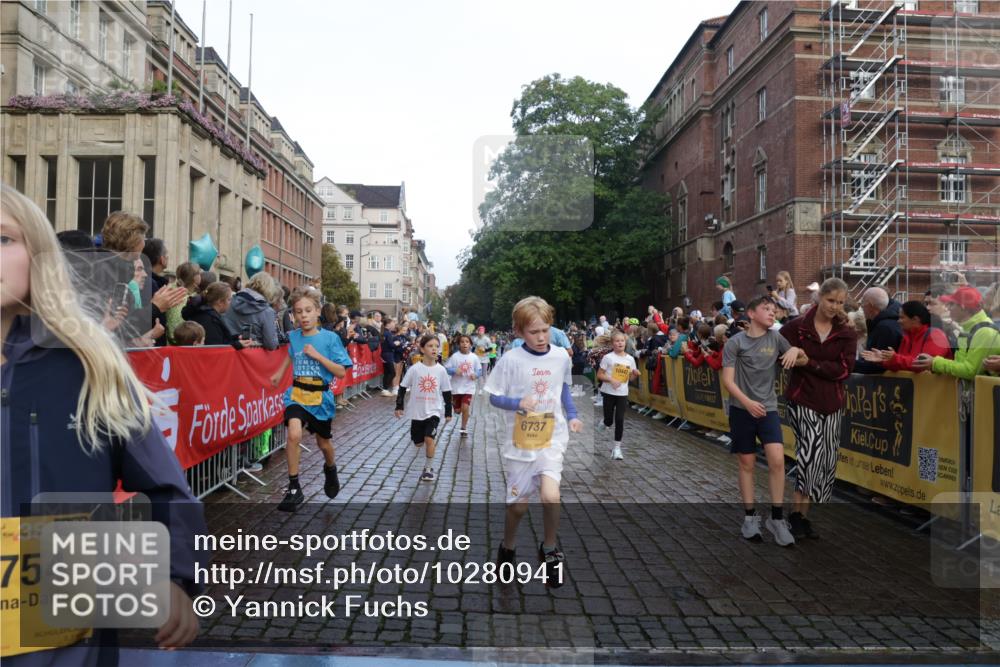 13.09.2026 - Kiel Lauf Yannick Fuchs http://msf.ph/oto/10280941 13.09.2026 08:54:28 Ziel 241, 1218, 2742, 3211, 3896, 3936, 4419, 4494, 4731, 5041, 5462, 5693, 6030, 6214, 6618, 6740, 6945, 7055, 7774, 8110, 8111, 8545, 9447, 9714, 10937, 11656, 120, 193, 488, 1244, 1463, 1529, 1540, 1823, 2122, 2141, 2324, 2489, 2610, 4059, 4618, 4717, 4791, 4956, 5236, 5432, 5586, 5993, 6134, 6733, 7341, 7470, 7815, 8006, 8332, 9291, 9447, 9850, 9880, 10726, 10775, 10868, 10920, 11468, 11672, 11840, 12111, 12112, 12663, 12711, 12829, 159, 561, 820, 1701, 2139, 2770, 4227 meine-sportfotos.de