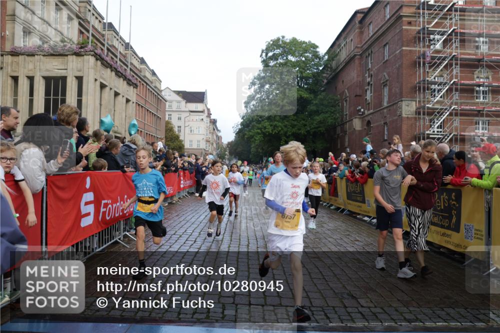 13.09.2026 - Kiel Lauf Yannick Fuchs http://msf.ph/oto/10280945 13.09.2026 08:54:28 Ziel 241, 1218, 2742, 3211, 3896, 3936, 4419, 4494, 4731, 5041, 5462, 5693, 6030, 6214, 6618, 6740, 6945, 7055, 7774, 8110, 8111, 8545, 9447, 9714, 10937, 11656, 120, 193, 488, 1244, 1463, 1529, 1540, 1823, 2122, 2141, 2324, 2489, 2610, 4059, 4618, 4717, 4791, 4956, 5236, 5432, 5586, 5993, 6134, 6733, 7341, 7470, 7815, 8006, 8332, 9291, 9447, 9850, 9880, 10726, 10775, 10868, 10920, 11468, 11672, 11840, 12111, 12112, 12663, 12711, 12829, 159, 561, 820, 1701, 2139, 2770, 4227 meine-sportfotos.de