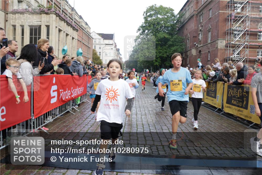 13.09.2026 - Kiel Lauf Yannick Fuchs http://msf.ph/oto/10280975 13.09.2026 08:54:29 Ziel 241, 1218, 2742, 3211, 3896, 3936, 4419, 4494, 4731, 5041, 5462, 5693, 6030, 6214, 6618, 6740, 6945, 7055, 7774, 8110, 8111, 8545, 9714, 10937, 11656, 120, 193, 488, 1244, 1463, 1529, 1540, 1823, 2122, 2141, 2324, 2489, 2610, 4059, 4494, 4618, 4717, 4956, 5236, 5432, 5586, 5993, 6134, 7341, 7470, 7815, 8006, 8332, 9291, 9447, 9850, 9880, 10726, 10775, 10868, 10920, 11468, 11672, 11840, 12111, 12112, 12663, 12829, 159, 561, 820, 1701, 2139, 2770, 4227, 120, 2122 meine-sportfotos.de