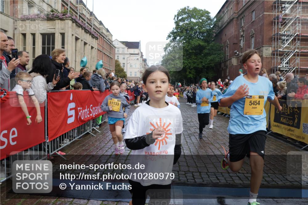 13.09.2026 - Kiel Lauf Yannick Fuchs http://msf.ph/oto/10280979 13.09.2026 08:54:30 Ziel 241, 1218, 2742, 3211, 3896, 3936, 4419, 4731, 5041, 5462, 5693, 6030, 6214, 6618, 6740, 6945, 7055, 7774, 8110, 8111, 8545, 9698, 9714, 10937, 11656, 120, 488, 1218, 1244, 1463, 1540, 1823, 2122, 2141, 2324, 2489, 2610, 4059, 4494, 4618, 4717, 4731, 4956, 5041, 5236, 5586, 5993, 6030, 6134, 7341, 7470, 7815, 8006, 9291, 9447, 9850, 9880, 10726, 10775, 10868, 10920, 11468, 11672, 11840, 12111, 12112, 12663, 12829, 159, 561, 820, 1701, 2139, 2770, 4227, 120, 2122 meine-sportfotos.de