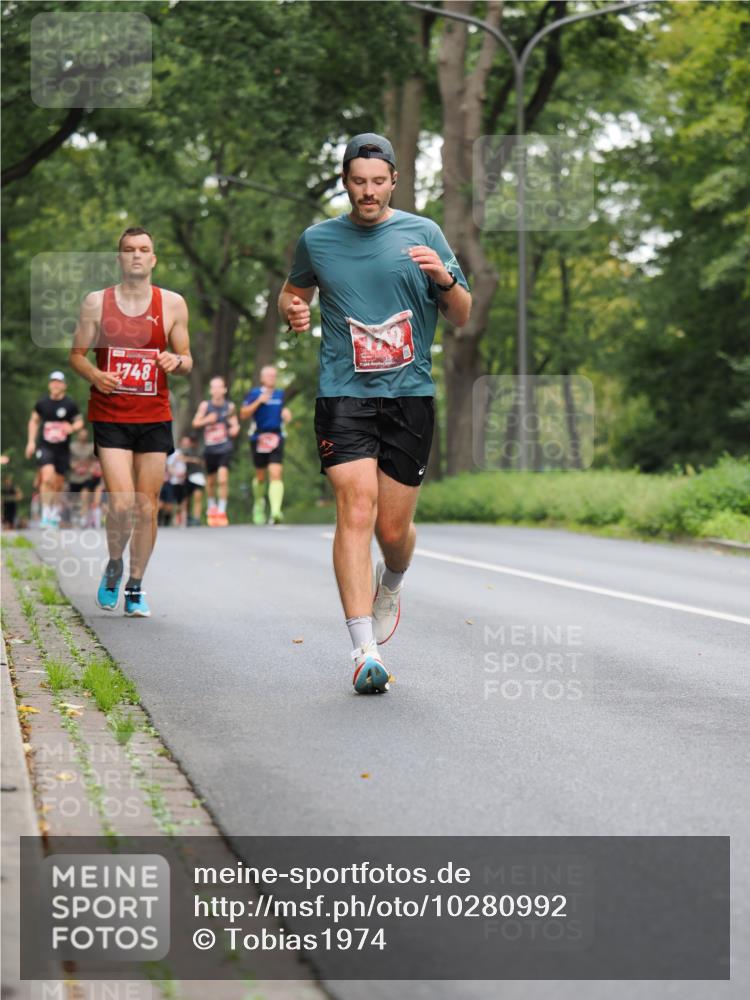 13.09.2026 - 21. swb-Marathon Bremen TobiasT http://msf.ph/oto/10280992 13.09.2026 11:40:03 Laufen 1748 meine-sportfotos.de