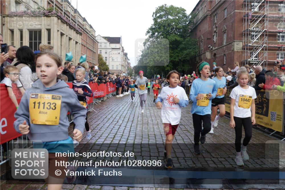 13.09.2026 - Kiel Lauf Yannick Fuchs http://msf.ph/oto/10280996 13.09.2026 08:54:31 Ziel 241, 2542, 2742, 3211, 3896, 3936, 4419, 5462, 5693, 6214, 6618, 6740, 6945, 7055, 7774, 8110, 8111, 8545, 9698, 9714, 10937, 11656, 120, 488, 1218, 1244, 1463, 1540, 1823, 2122, 2324, 2489, 2610, 4059, 4494, 4618, 4717, 4731, 4956, 5041, 5236, 5586, 5993, 6030, 6134, 6618, 7341, 7470, 9291, 9447, 9850, 9880, 10726, 10775, 10868, 10920, 11468, 11672, 11840, 12111, 12112, 12663, 12829, 159, 561, 820, 1701, 2139, 2770, 4227, 120, 2122 meine-sportfotos.de