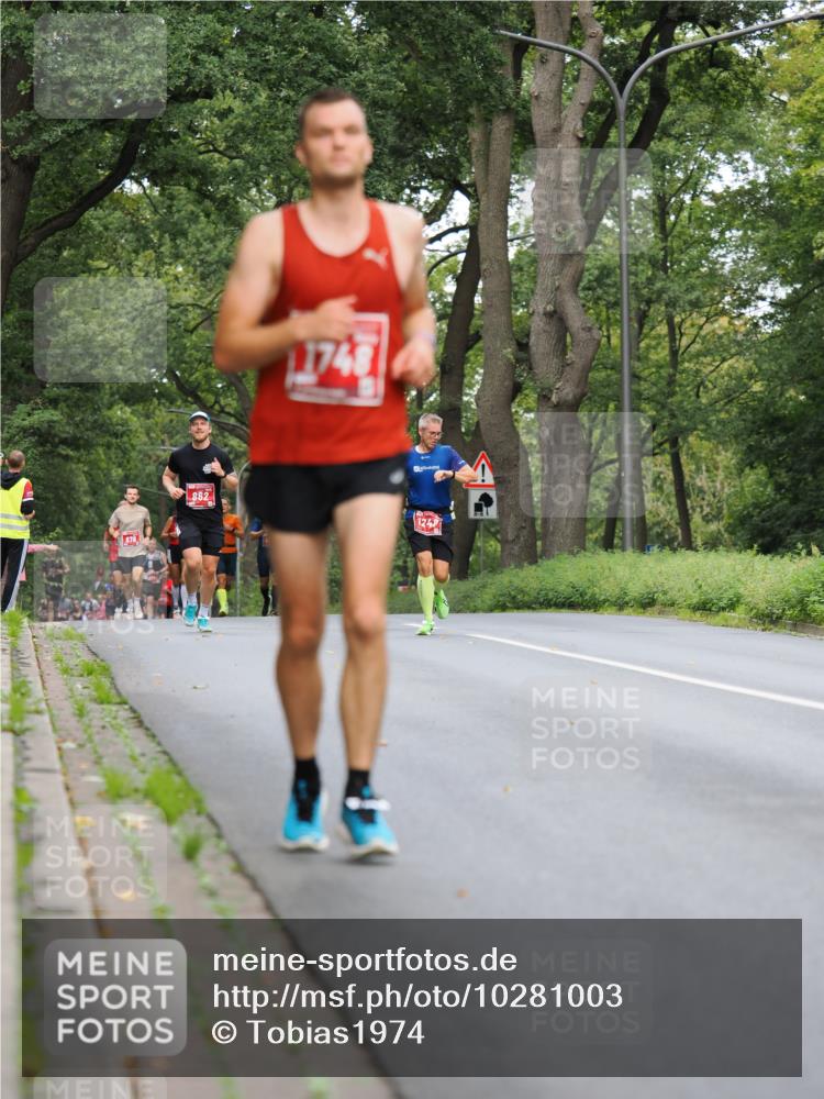 13.09.2026 - 21. swb-Marathon Bremen TobiasT http://msf.ph/oto/10281003 13.09.2026 11:40:06 Laufen 11748, 862, 12494 meine-sportfotos.de