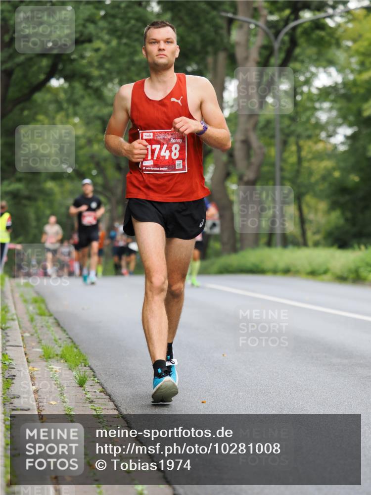 13.09.2026 - 21. swb-Marathon Bremen TobiasT http://msf.ph/oto/10281008 13.09.2026 11:40:07 Laufen 1748, 1215, 21, 26 meine-sportfotos.de
