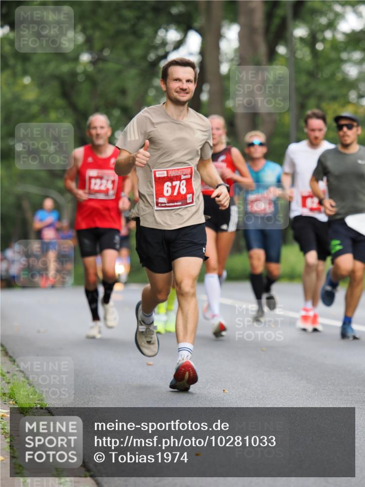 13.09.2026 - 21. swb-Marathon Bremen TobiasT http://msf.ph/oto/10281033 13.09.2026 11:40:21 Laufen 12241, 678 meine-sportfotos.de