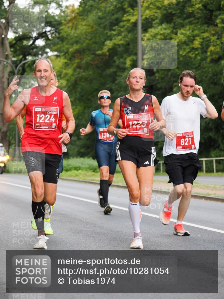 13.09.2026 - 21. swb-Marathon Bremen TobiasT http://msf.ph/oto/10281054 13.09.2026 11:40:26 Laufen 1224, 21, 261, 130, 1223, 621 meine-sportfotos.de