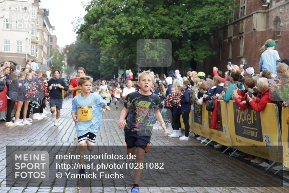 13.09.2026 - Kiel Lauf Yannick Fuchs http://msf.ph/oto/10281082 13.09.2026 08:54:39 Ziel 1701, 2139, 2542, 2754, 3457, 3936, 5693, 6574, 6737, 7774, 7877, 8670, 8850, 9045, 9533, 9698, 10488, 11263, 11433, 11656, 241, 488, 1218, 1463, 1540, 2489, 2610, 2742, 3211, 3896, 3936, 4059, 4419, 4494, 4618, 4717, 4731, 5041, 5236, 5462, 5993, 6030, 6134, 6214, 6618, 6740, 6945, 7055, 7470, 8110, 8111, 8545, 9291, 9447, 9714, 9850, 10775, 10868, 10920, 10937, 11468, 11672, 11840, 12111, 12112, 159, 561, 744, 820, 2699, 2770, 4069, 4227, 4348, 6607, 120, 2122 meine-sportfotos.de