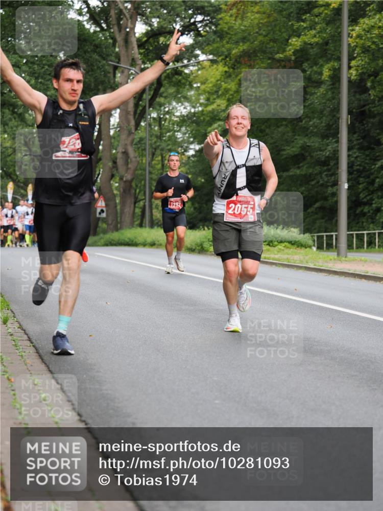 13.09.2026 - 21. swb-Marathon Bremen TobiasT http://msf.ph/oto/10281093 13.09.2026 11:40:33 Laufen 220, 1252, 2055 meine-sportfotos.de