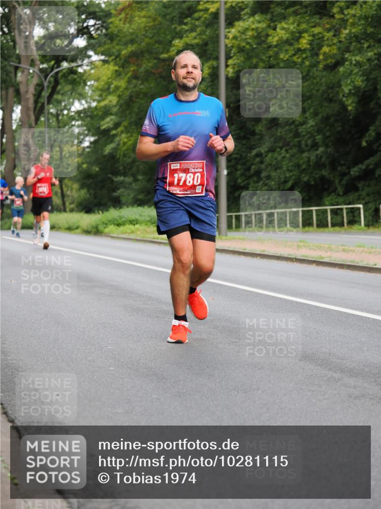 13.09.2026 - 21. swb-Marathon Bremen TobiasT http://msf.ph/oto/10281115 13.09.2026 11:40:39 Laufen 1976, 2024, 1780 meine-sportfotos.de