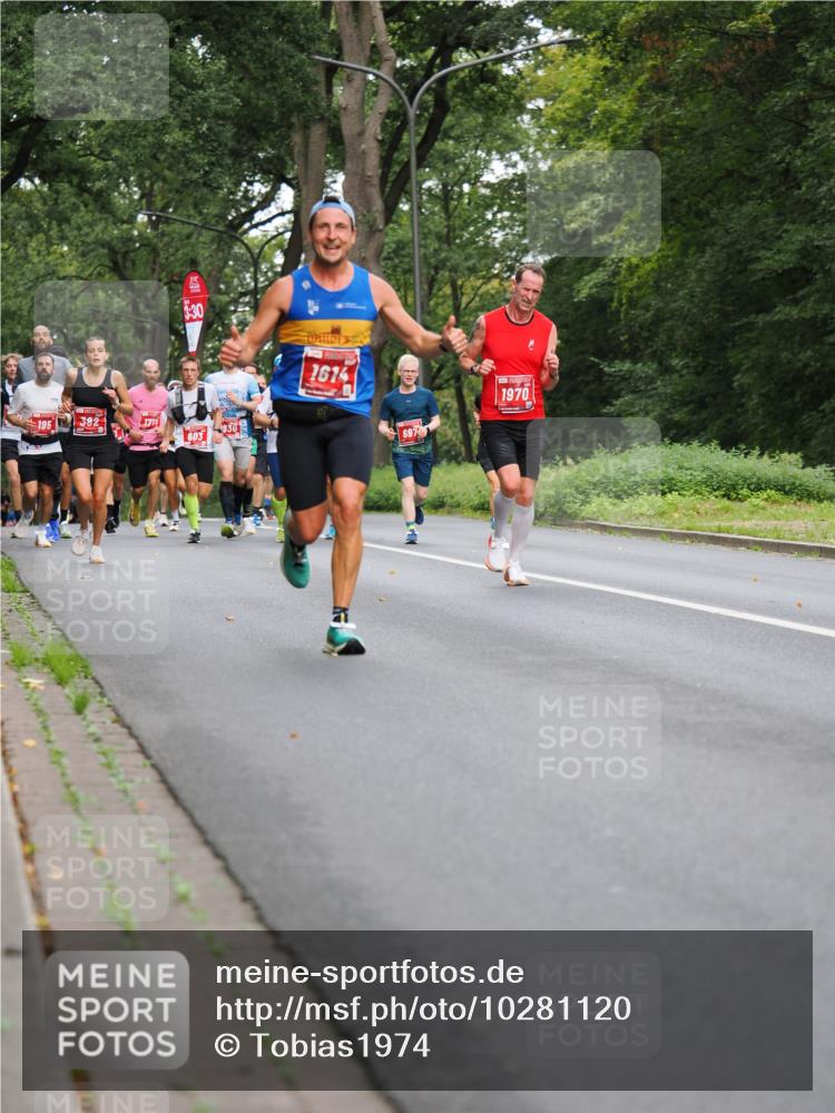 13.09.2026 - 21. swb-Marathon Bremen TobiasT http://msf.ph/oto/10281120 13.09.2026 11:40:41 Laufen 3, 30, 195, 382, 1711, 603, 1930, 1614, 697, 1970 meine-sportfotos.de