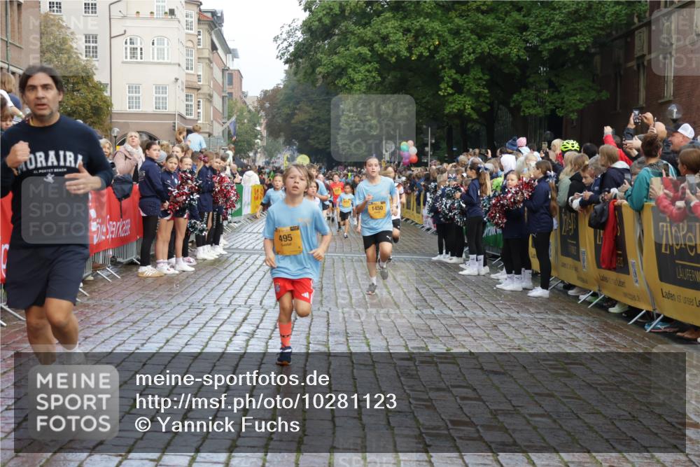 13.09.2026 - Kiel Lauf Yannick Fuchs http://msf.ph/oto/10281123 13.09.2026 08:54:43 Ziel 159, 561, 820, 1701, 2139, 2542, 2754, 2770, 3457, 4227, 5454, 6574, 6737, 7774, 7877, 8670, 8850, 9045, 9533, 9698, 10279, 10447, 10488, 11133, 11263, 11433, 12654, 241, 488, 1218, 1463, 1540, 2489, 2610, 2742, 3211, 3896, 3936, 4059, 4419, 4494, 4618, 4717, 4731, 5041, 5236, 5462, 5693, 6030, 6134, 6214, 6618, 6740, 6945, 7055, 7470, 7774, 8110, 8111, 8545, 9291, 9447, 9714, 10920, 10937, 11468, 11656, 11672, 11840, 495, 744, 889, 1450, 2699, 2773, 4069, 4348, 6607 meine-sportfotos.de