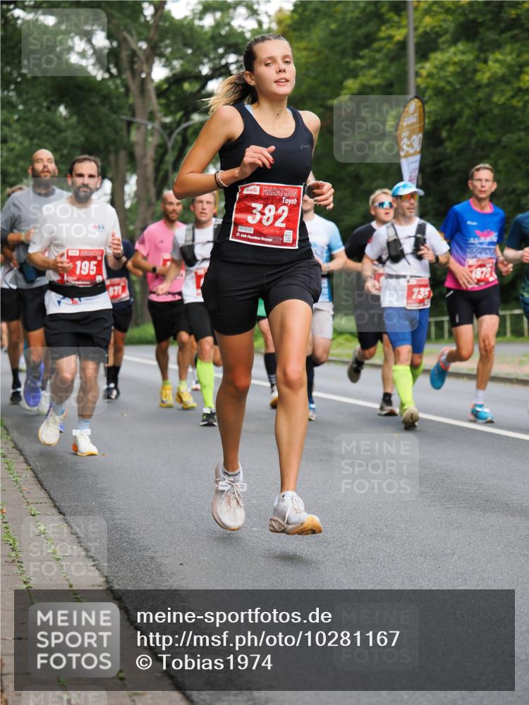 13.09.2026 - 21. swb-Marathon Bremen TobiasT http://msf.ph/oto/10281167 13.09.2026 11:40:47 Laufen 195, 382, 0030, 21, 26, 3, 30, 735 meine-sportfotos.de