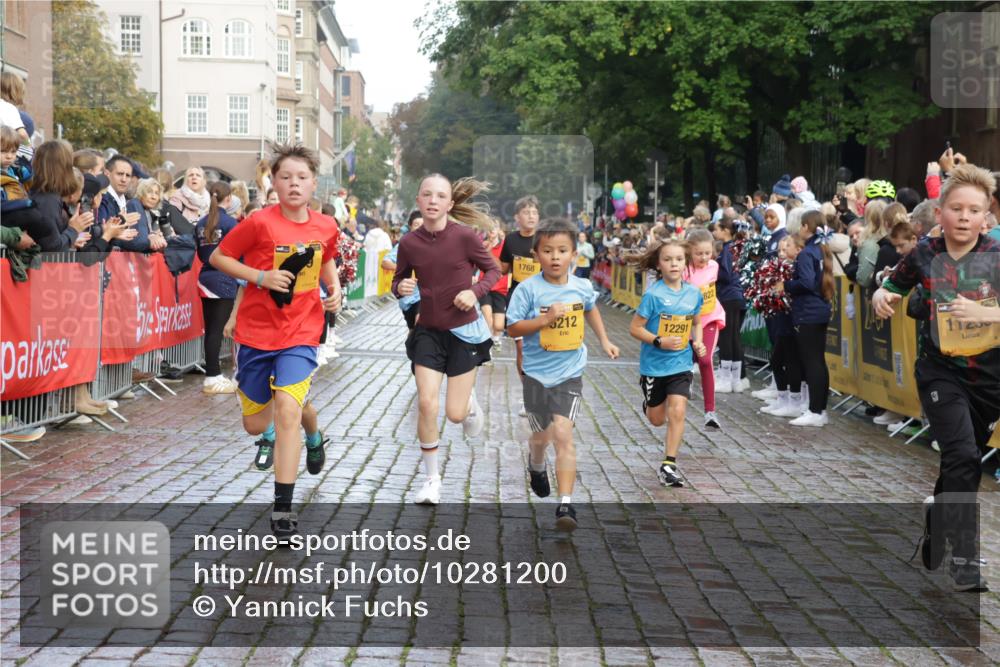 13.09.2026 - Kiel Lauf Yannick Fuchs http://msf.ph/oto/10281200 13.09.2026 08:54:50 Ziel 159, 561, 820, 1701, 2139, 2699, 2754, 2770, 3457, 4227, 4348, 5454, 6574, 6607, 6737, 7877, 9045, 9533, 10279, 10447, 10488, 11133, 11263, 11330, 11433, 11464, 11470, 11780, 12654, 241, 1218, 1463, 2139, 2542, 2610, 2742, 3211, 3457, 3896, 3936, 4419, 4494, 4731, 5041, 5462, 5693, 6030, 6214, 6618, 6740, 6945, 7055, 7774, 8110, 8111, 8545, 8670, 8850, 9447, 9698, 9714, 10488, 10920, 10937, 11468, 11656, 11672, 11840, 471, 495, 744, 889, 1450, 1768, 2773, 3219, 3863, 4069 meine-sportfotos.de