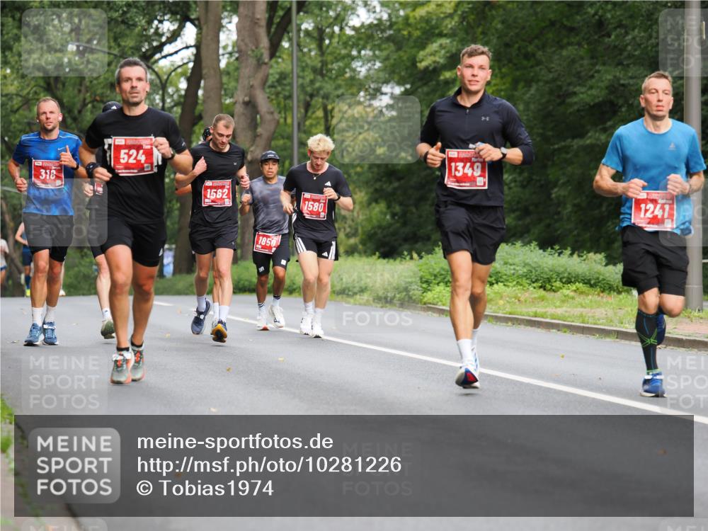 13.09.2026 - 21. swb-Marathon Bremen TobiasT http://msf.ph/oto/10281226 13.09.2026 11:41:09 Laufen 318, 524, 1562, 1850, 1580, 1349, 1241 meine-sportfotos.de