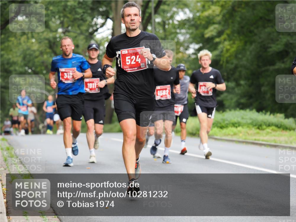 13.09.2026 - 21. swb-Marathon Bremen TobiasT http://msf.ph/oto/10281232 13.09.2026 11:41:10 Laufen 318, 1911, 524, 1582 meine-sportfotos.de