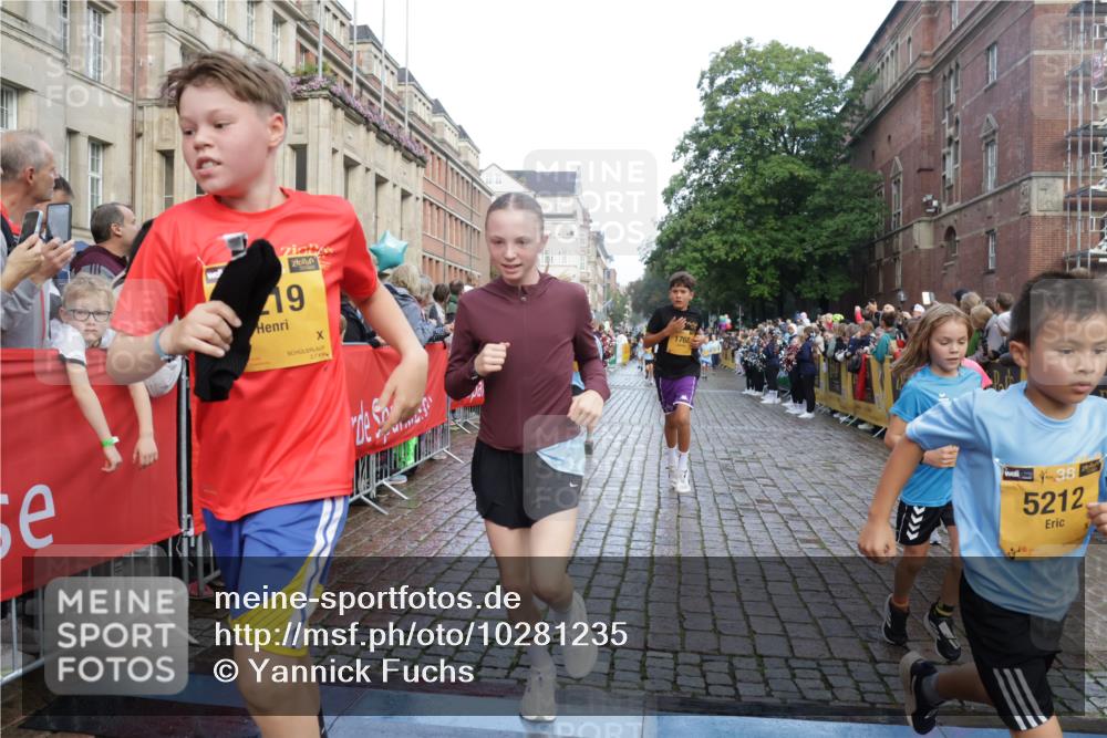13.09.2026 - Kiel Lauf Yannick Fuchs http://msf.ph/oto/10281235 13.09.2026 08:54:52 Ziel 159, 561, 744, 820, 1701, 2699, 2754, 2770, 4069, 4227, 4348, 5454, 6607, 6737, 7877, 9045, 10279, 10447, 11133, 11263, 11330, 11433, 11464, 11470, 11780, 12654, 241, 1218, 1701, 2139, 2542, 2742, 3211, 3457, 3896, 3936, 4419, 4494, 4731, 5041, 5462, 5693, 6030, 6214, 6574, 6618, 6740, 6945, 7055, 7774, 7877, 8110, 8111, 8545, 8670, 8850, 9447, 9533, 9698, 9714, 10488, 10920, 10937, 11433, 11656, 471, 495, 889, 1450, 1768, 2773, 3219, 3863, 6206 meine-sportfotos.de
