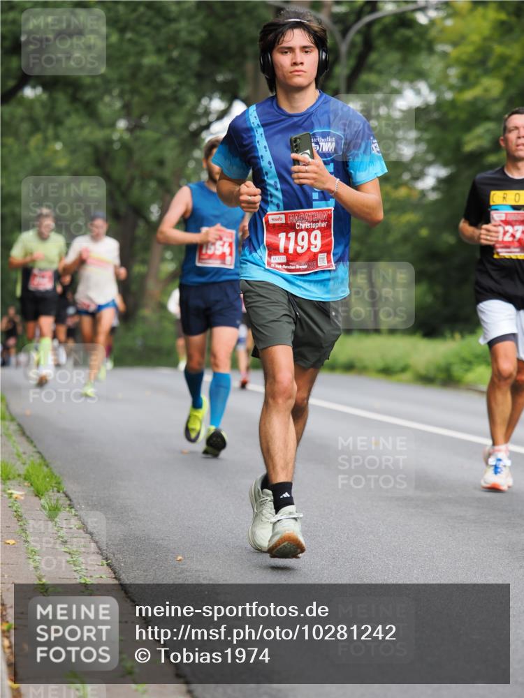 13.09.2026 - 21. swb-Marathon Bremen TobiasT http://msf.ph/oto/10281242 13.09.2026 11:41:24 Laufen 1554, 1199, 127 meine-sportfotos.de