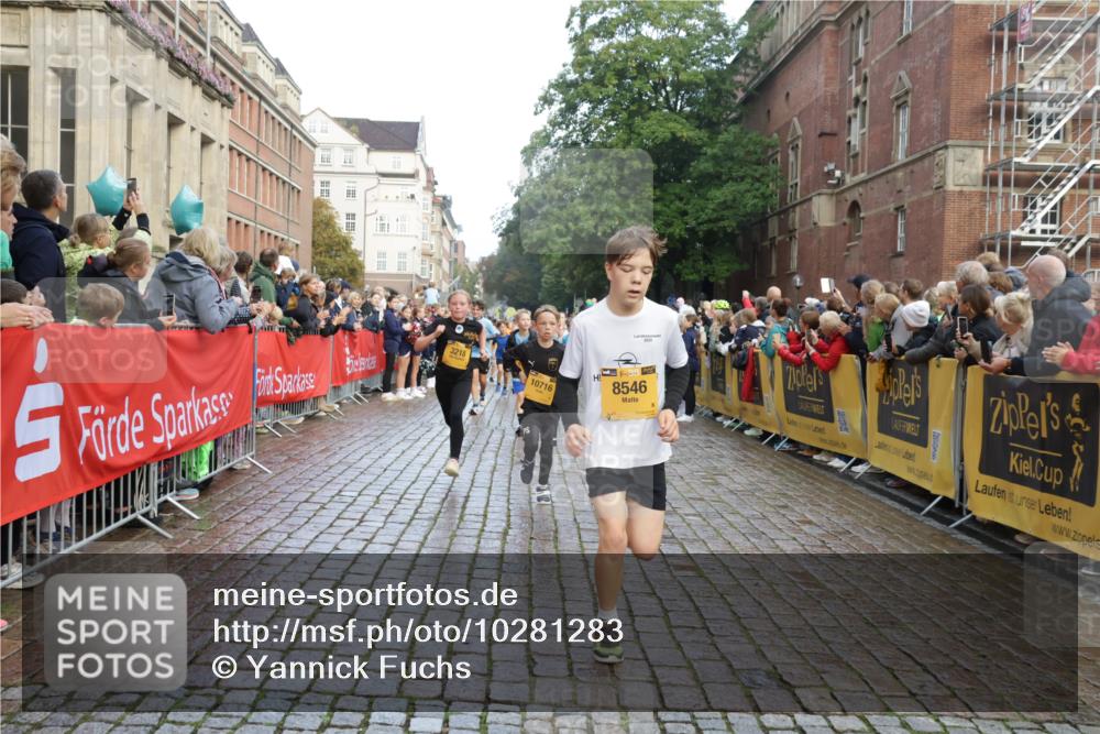 13.09.2026 - Kiel Lauf Yannick Fuchs http://msf.ph/oto/10281283 13.09.2026 08:54:56 Ziel 495, 561, 744, 820, 2699, 2770, 2773, 4069, 4227, 4348, 4828, 5454, 6607, 9163, 10279, 10447, 11133, 11330, 11464, 11470, 11780, 12654, 159, 241, 1701, 2139, 2542, 2742, 2754, 3211, 3457, 3896, 3936, 4419, 5454, 5462, 5693, 6214, 6574, 6618, 6737, 6740, 6945, 7055, 7774, 7877, 8110, 8111, 8545, 8670, 8850, 9045, 9533, 9698, 9714, 10488, 10937, 11263, 11433, 11656, 12654, 471, 889, 1450, 1768, 3218, 3219, 3863, 5860, 6206, 7222, 8546 meine-sportfotos.de