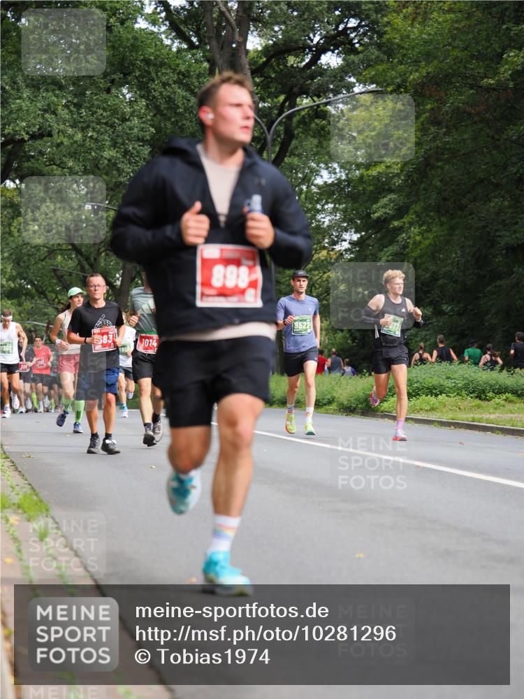 13.09.2026 - 21. swb-Marathon Bremen TobiasT http://msf.ph/oto/10281296 13.09.2026 11:50:18 Laufen 583, 1014, 898, 9522 meine-sportfotos.de