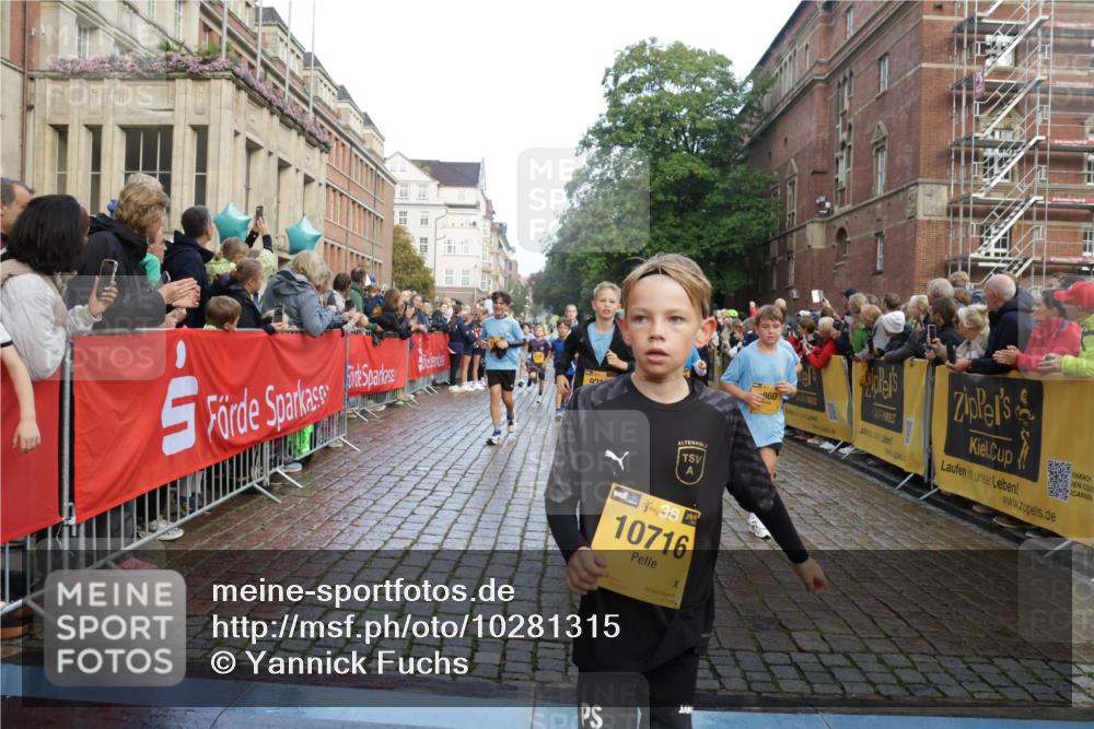 13.09.2026 - Kiel Lauf Yannick Fuchs http://msf.ph/oto/10281315 13.09.2026 08:54:58 Ziel 495, 561, 744, 820, 889, 1450, 2699, 2773, 4069, 4348, 4828, 6607, 9163, 11330, 11464, 11470, 11780, 159, 241, 561, 820, 1701, 2139, 2542, 2742, 2754, 2770, 3211, 3457, 3896, 3936, 4227, 4419, 5454, 5462, 5693, 6574, 6737, 6740, 6945, 7055, 7774, 7877, 8110, 8111, 8545, 8670, 8850, 9045, 9533, 9698, 10279, 10447, 10488, 10937, 11133, 11263, 11433, 11656, 12654, 114, 471, 1489, 1768, 3218, 3219, 3863, 5225, 5860, 6206, 7222, 8546 meine-sportfotos.de