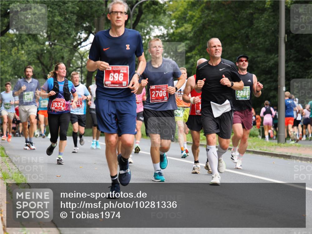 13.09.2026 - 21. swb-Marathon Bremen TobiasT http://msf.ph/oto/10281336 13.09.2026 11:51:08 Laufen 5155, 1532, 696, 2706, 4, 2986 meine-sportfotos.de