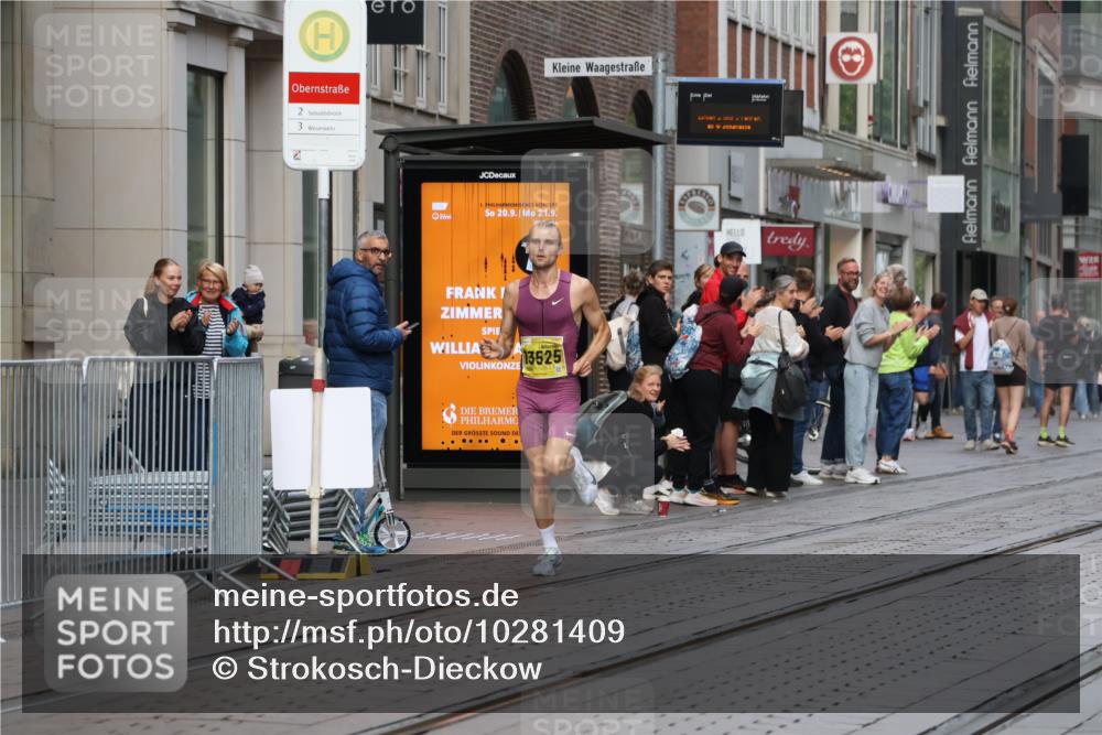 13.09.2026 - 21. swb-Marathon Bremen Strokosch-Dieckow http://msf.ph/oto/10281409 13.09.2026 10:26:32 Ziel 13502, 13525 meine-sportfotos.de