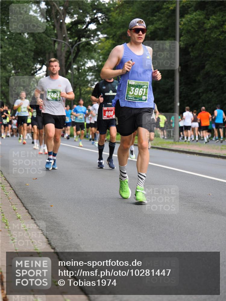 13.09.2026 - 21. swb-Marathon Bremen TobiasT http://msf.ph/oto/10281447 13.09.2026 11:55:19 Laufen 2493, 808, 3961 meine-sportfotos.de