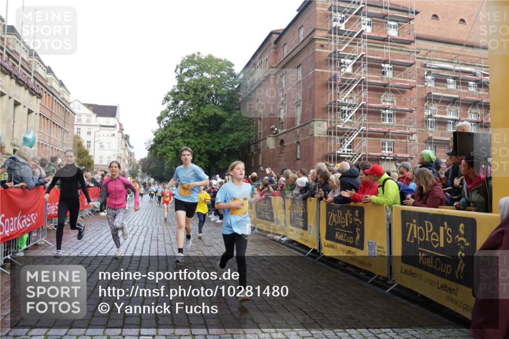 13.09.2026 - Kiel Lauf Yannick Fuchs http://msf.ph/oto/10281480 13.09.2026 08:55:11 Ziel 471, 495, 889, 1450, 1768, 3218, 3219, 3863, 5212, 5860, 6206, 6570, 7222, 7917, 8546, 9216, 10604, 10716, 10817, 10822, 11071, 11235, 11573, 12291, 12349, 159, 495, 561, 744, 820, 1701, 2139, 2542, 2699, 2754, 2770, 2773, 3457, 4069, 4227, 4348, 4828, 5454, 6574, 6607, 6737, 7877, 8670, 8850, 9045, 9163, 9533, 10279, 10447, 10488, 11133, 11263, 11330, 11433, 11464, 11470, 11780, 12654, 114, 329, 589, 1106, 1109, 1297, 1489, 1952, 2023, 3356, 3693, 5225, 7072, 11656 meine-sportfotos.de