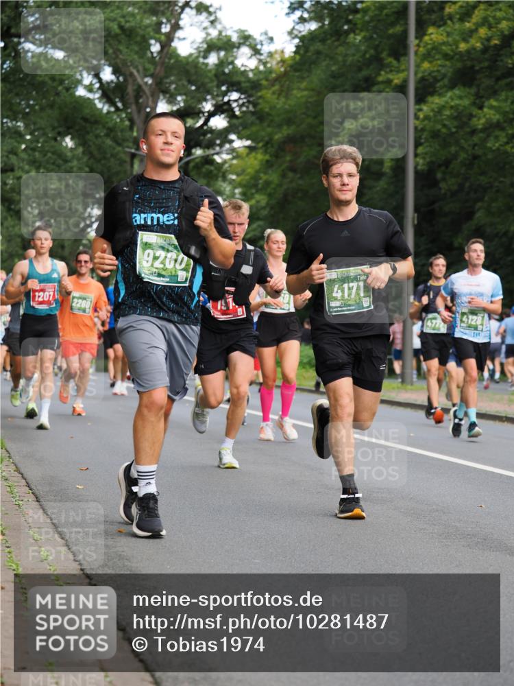 13.09.2026 - 21. swb-Marathon Bremen TobiasT http://msf.ph/oto/10281487 13.09.2026 11:55:34 Laufen 1207, 2260, 9260, 4171, 477, 4128 meine-sportfotos.de