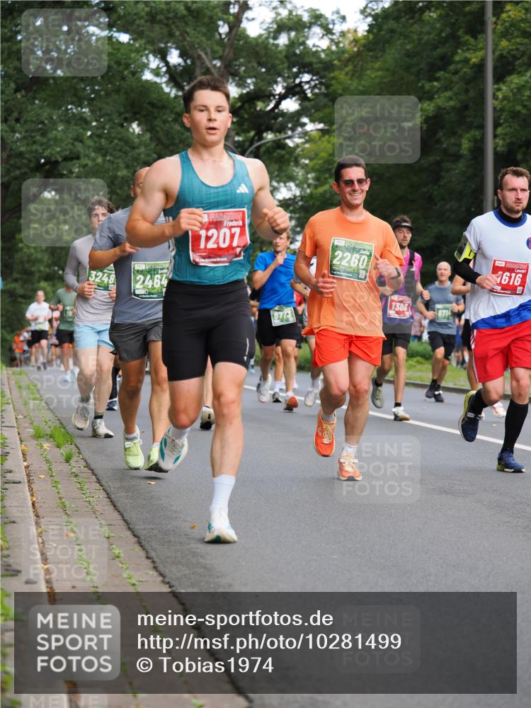 13.09.2026 - 21. swb-Marathon Bremen TobiasT http://msf.ph/oto/10281499 13.09.2026 11:55:37 Laufen 3248, 2464, 1207, 2260, 1388, 8714, 1616 meine-sportfotos.de