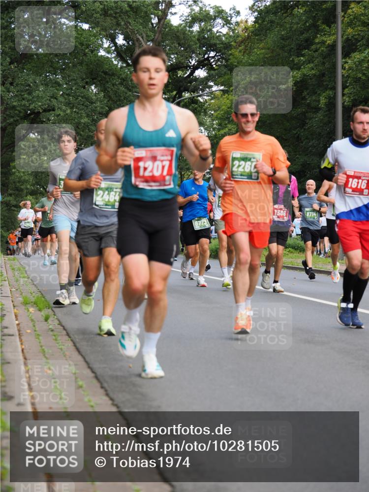 13.09.2026 - 21. swb-Marathon Bremen TobiasT http://msf.ph/oto/10281505 13.09.2026 11:55:37 Laufen 3852, 2464, 1207, 2260, 6773, 1308, 8714, 1616 meine-sportfotos.de