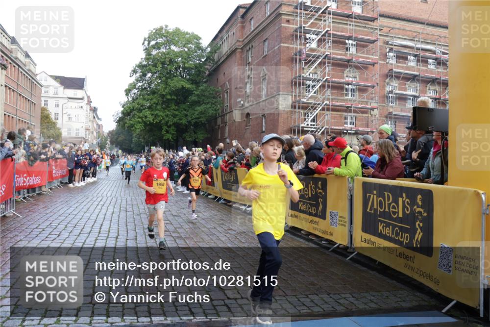 13.09.2026 - Kiel Lauf Yannick Fuchs http://msf.ph/oto/10281515 13.09.2026 08:55:14 Ziel 114, 471, 1109, 1297, 1489, 1768, 3218, 3219, 3863, 5212, 5225, 5860, 6206, 6570, 7222, 7917, 8546, 9216, 10222, 10604, 10716, 10817, 10822, 11071, 11235, 11400, 11573, 12291, 12349, 159, 495, 561, 744, 820, 889, 1450, 1701, 2139, 2699, 2754, 2770, 2773, 3457, 4069, 4227, 4348, 4828, 5454, 6574, 6607, 6737, 7877, 9045, 9163, 9533, 10279, 10447, 10488, 11071, 11133, 11263, 11330, 11433, 11464, 11470, 11780, 12654, 329, 589, 1106, 1952, 2023, 3356, 3693, 7072 meine-sportfotos.de