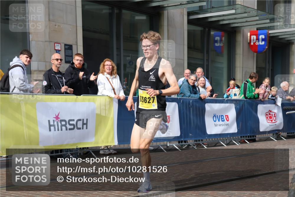 13.09.2026 - 21. swb-Marathon Bremen Strokosch-Dieckow http://msf.ph/oto/10281526 13.09.2026 10:27:06 Ziel 13502, 13627 meine-sportfotos.de