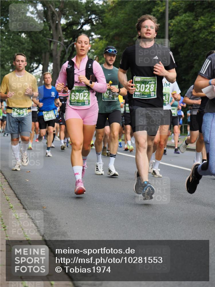 13.09.2026 - 21. swb-Marathon Bremen TobiasT http://msf.ph/oto/10281553 13.09.2026 11:55:53 Laufen 4895, 6902, 3028, 6123, 21 meine-sportfotos.de