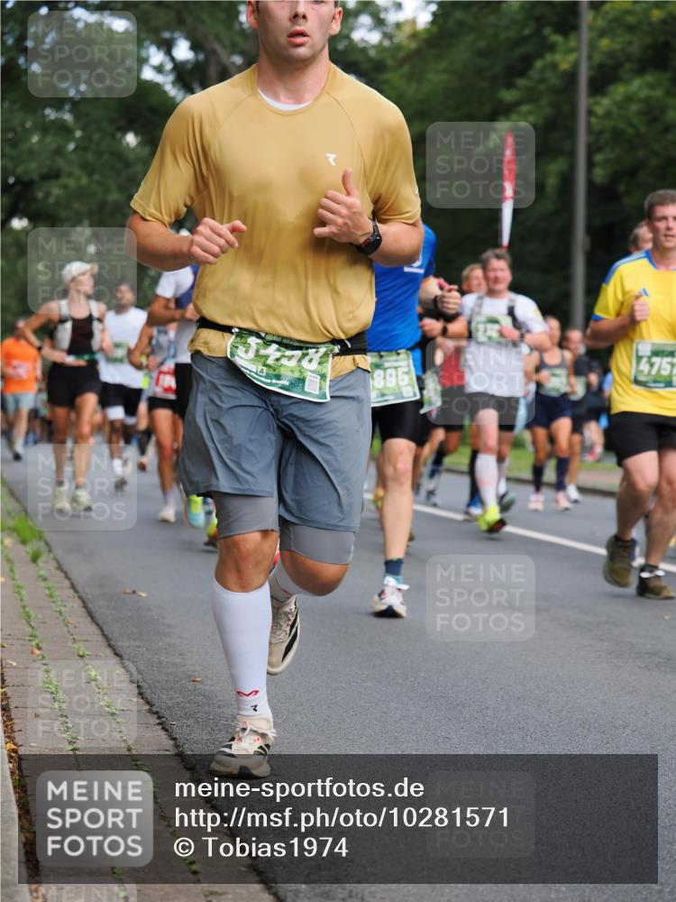 13.09.2026 - 21. swb-Marathon Bremen TobiasT http://msf.ph/oto/10281571 13.09.2026 11:55:55 Laufen 895, 4757 meine-sportfotos.de