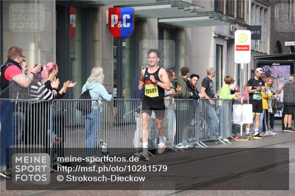 13.09.2026 - 21. swb-Marathon Bremen Strokosch-Dieckow http://msf.ph/oto/10281579 13.09.2026 10:28:13 Ziel 12272, 13515, 13547, 13567, 13593, 13635, 13501 meine-sportfotos.de