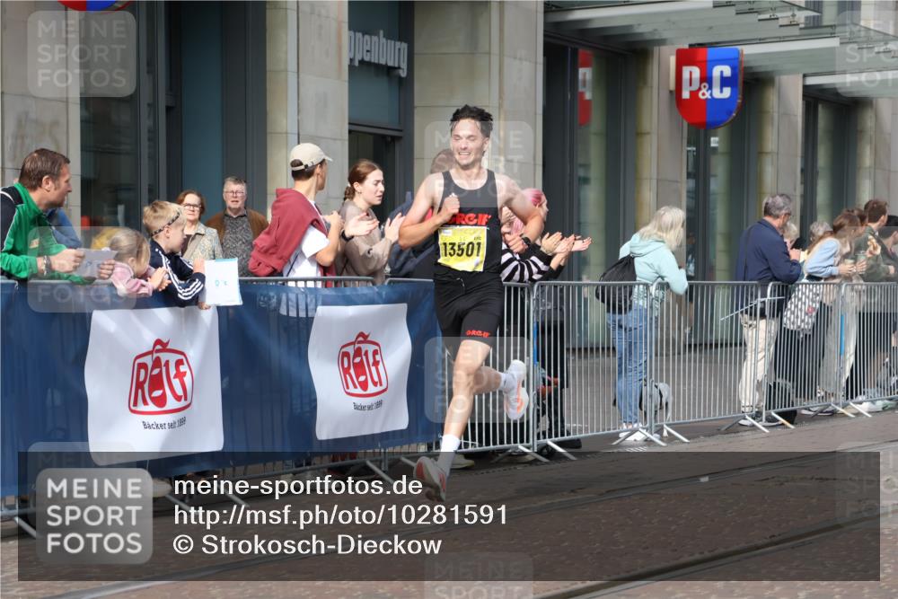 13.09.2026 - 21. swb-Marathon Bremen Strokosch-Dieckow http://msf.ph/oto/10281591 13.09.2026 10:28:14 Ziel 12272, 13515, 13547, 13567, 13593, 13635, 13501 meine-sportfotos.de