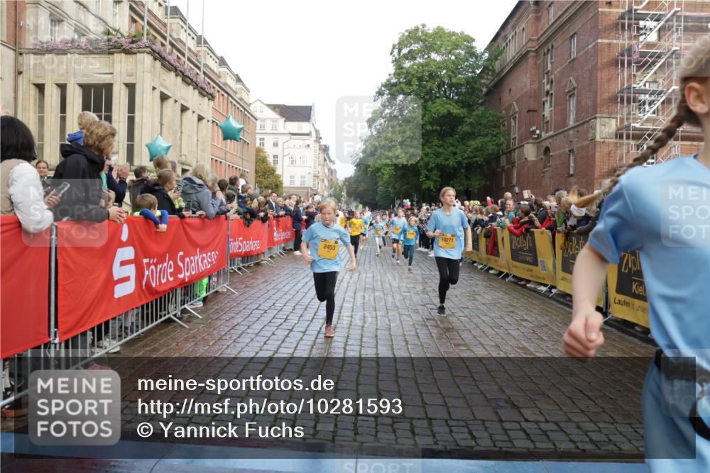 13.09.2026 - Kiel Lauf Yannick Fuchs http://msf.ph/oto/10281593 13.09.2026 08:55:21 Ziel 114, 589, 1106, 1109, 1297, 1489, 2023, 2026, 2272, 2932, 3218, 3356, 3693, 4359, 4760, 4761, 4966, 5225, 5860, 6206, 6268, 7072, 7222, 7907, 8027, 8546, 9216, 10222, 10604, 10716, 11400, 11469, 12219, 471, 495, 561, 744, 820, 889, 1450, 1768, 2699, 2770, 2773, 3219, 3863, 4069, 4227, 4348, 4828, 5212, 5454, 6206, 6570, 6607, 7917, 9163, 10279, 10447, 10817, 10822, 11071, 11133, 11235, 11330, 11464, 11470, 11573, 11780, 12349, 12654, 329, 1952, 2453, 561, 820 meine-sportfotos.de