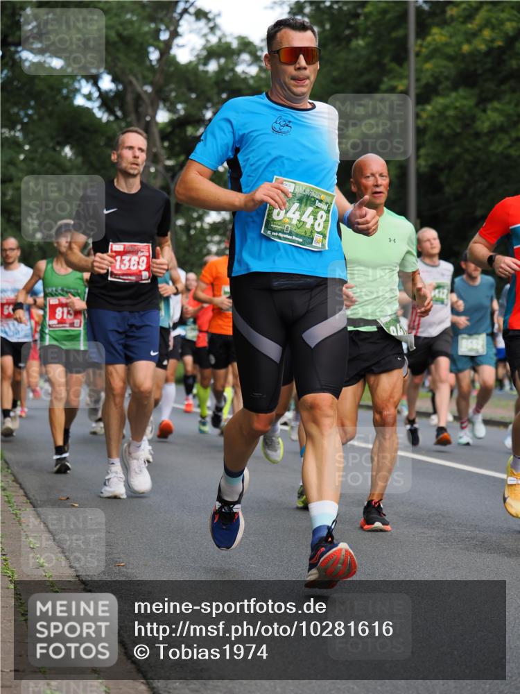 13.09.2026 - 21. swb-Marathon Bremen TobiasT http://msf.ph/oto/10281616 13.09.2026 11:56:15 Laufen 813, 1369, 0448, 21, 26 meine-sportfotos.de