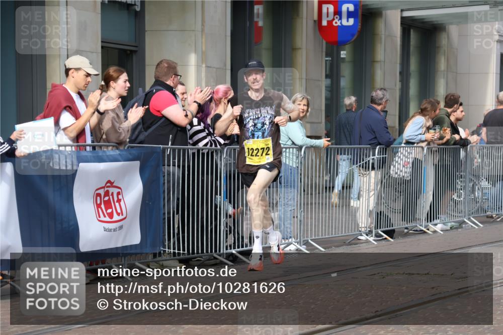 13.09.2026 - 21. swb-Marathon Bremen Strokosch-Dieckow http://msf.ph/oto/10281626 13.09.2026 10:28:20 Ziel 13515, 13547, 13567, 13593, 13624, 13635, 12272, 13501 meine-sportfotos.de