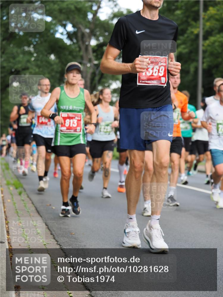 13.09.2026 - 21. swb-Marathon Bremen TobiasT http://msf.ph/oto/10281628 13.09.2026 11:56:17 Laufen 813, 369 meine-sportfotos.de
