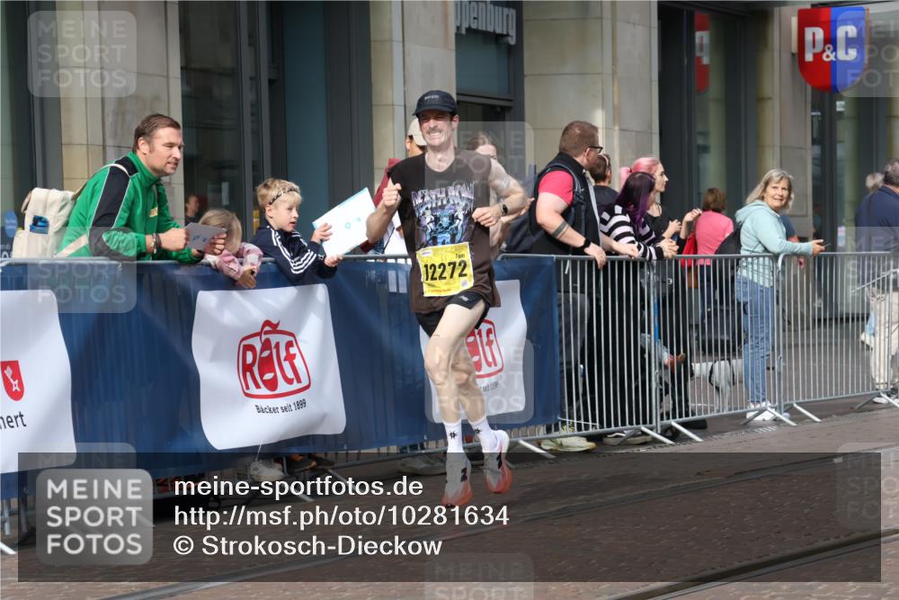 13.09.2026 - 21. swb-Marathon Bremen Strokosch-Dieckow http://msf.ph/oto/10281634 13.09.2026 10:28:21 Ziel 13515, 13547, 13567, 13593, 13624, 13635, 12272, 13501, 13635 meine-sportfotos.de