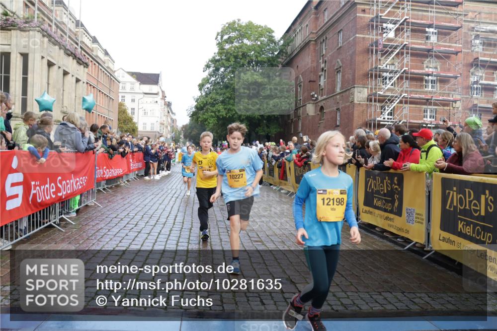 13.09.2026 - Kiel Lauf Yannick Fuchs http://msf.ph/oto/10281635 13.09.2026 08:55:24 Ziel 114, 329, 589, 1106, 1109, 1297, 1489, 2023, 2026, 2272, 2932, 3218, 3356, 3693, 4359, 4760, 4761, 4966, 5225, 5860, 6268, 7072, 7207, 7222, 7601, 7852, 7907, 8027, 9216, 9344, 10222, 10604, 10716, 11400, 11469, 12219, 12530, 471, 495, 744, 889, 1450, 1768, 2699, 2773, 3218, 3219, 3863, 4069, 4348, 4828, 5212, 6206, 6570, 6607, 7917, 8546, 9163, 10716, 10817, 10822, 11071, 11235, 11330, 11464, 11470, 11573, 11780, 12349, 1150, 1952, 2453, 561, 820 meine-sportfotos.de